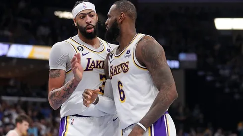 Anthony Davis (left) and LeBron James.