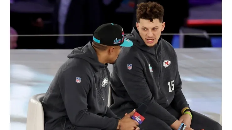 Jalen Hurts (left) and Patrick Mahomes.