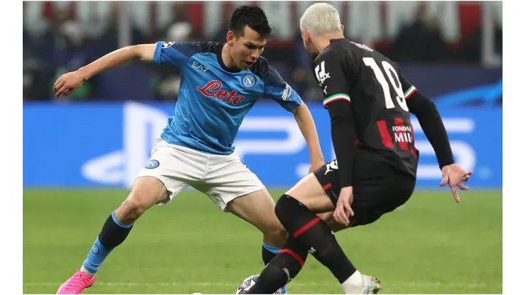 Hirving Lozano of SSC Napoli battles for possession with Theo Hernandez of AC Milan
