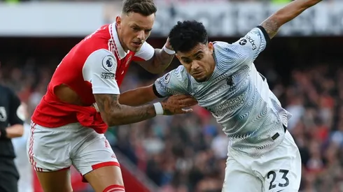 Ben White of Arsenal and Luis Diaz of Liverpool