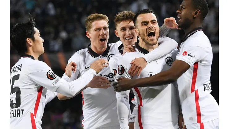 Eintracht Frankfurt players celebrate win over Barcelona