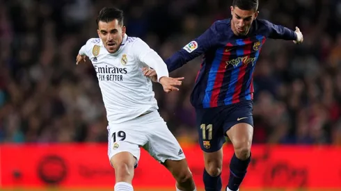 Daniel Carvajal of Real Madrid battles for possession with Alejandro Balde of FC Barcelona