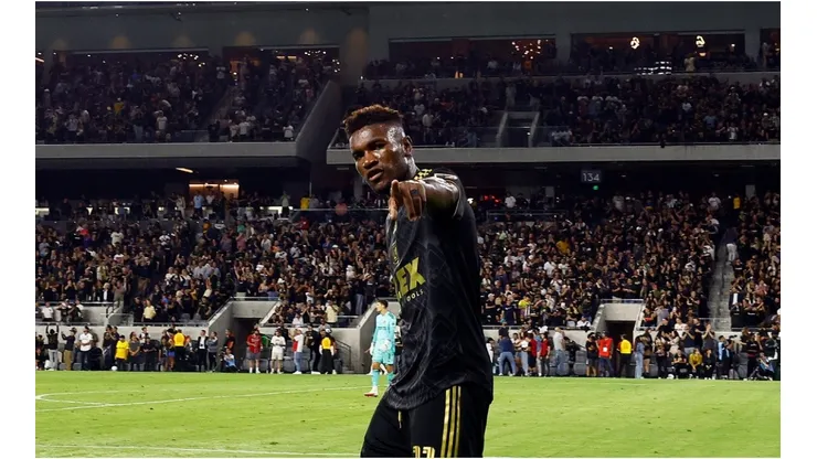 José Cifuentes #11 of Los Angeles FC