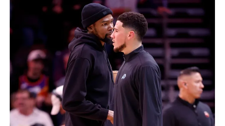 Kevin Durant (left) and Devin Booker.