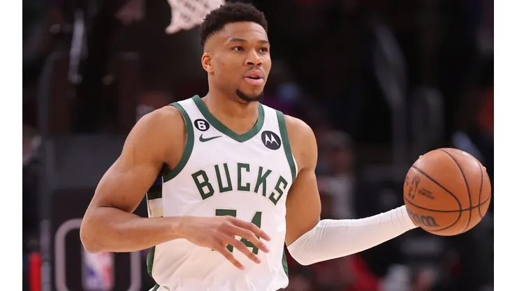 CHICAGO, ILLINOIS - FEBRUARY 16: Giannis Antetokounmpo #34 of the Milwaukee Bucks in action against the Chicago Bulls during the first half at United Center on February 16, 2023 in Chicago, Illinois. NOTE TO USER: User expressly acknowledges and agrees that, by downloading and or using this photograph, User is consenting to the terms and conditions of the Getty Images License Agreement. (Photo by Michael Reaves/Getty Images)-Not Released (NR)