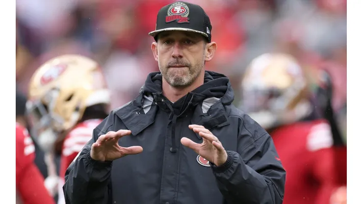 Kyle Shanahan coaches the 49ers