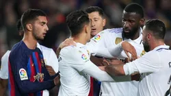 Real Madrid and Barcelona players fighting