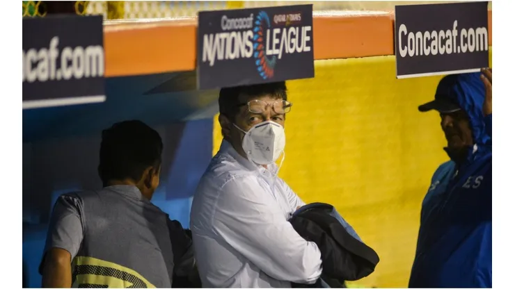 Head coach Hugo Perez of El Salvador looks on during the match between El Salvador and the United States