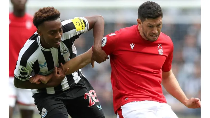 Lewis O'Brien of Nottingham Forest and Joe Willock of Newcastle
