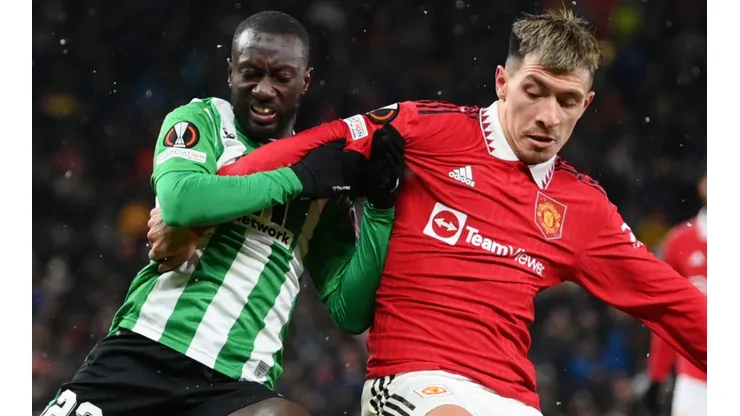 Youssouf Sabaly of Real Betis and Lisandro Martinez of Manchester United