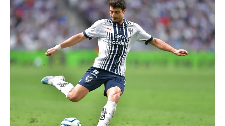 Stefan Medina playing for Monterrey vs FC Juarez on Matchday 10