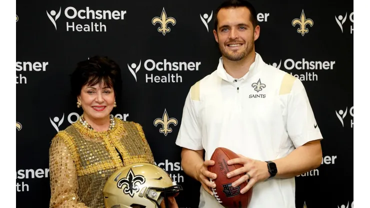 QB Derek Carr next to Saints owner Gayle Benson