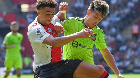 Che Adams of Southampton and Lisandro Martinez of Manchester United