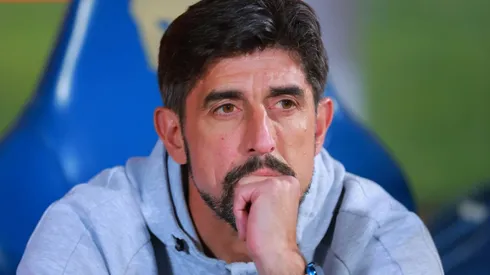 Veljko Paunovic is the coach of Chivas