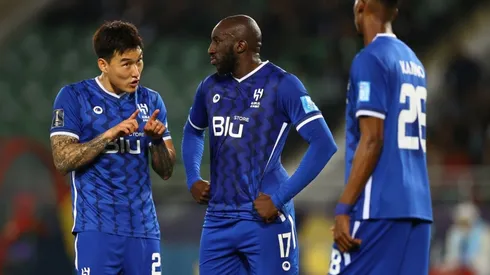 Hyunsoo Jang (l) of Al Hilal alongside Moussa Marega (c) and Mohamed Kanno (r)