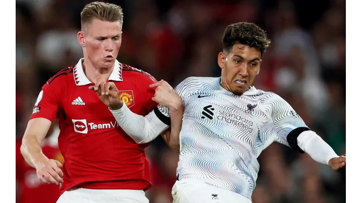 Scott McTominay of Manchester United and Roberto Firmino of Liverpool