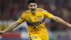 Nicolás Ibáñez of Tigres UANL celebrating a goal against Atlas on Matchday 8