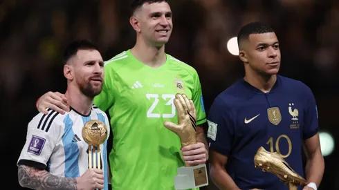 Emiliano Martinez with Lionel Messi and Kylian Mbappe