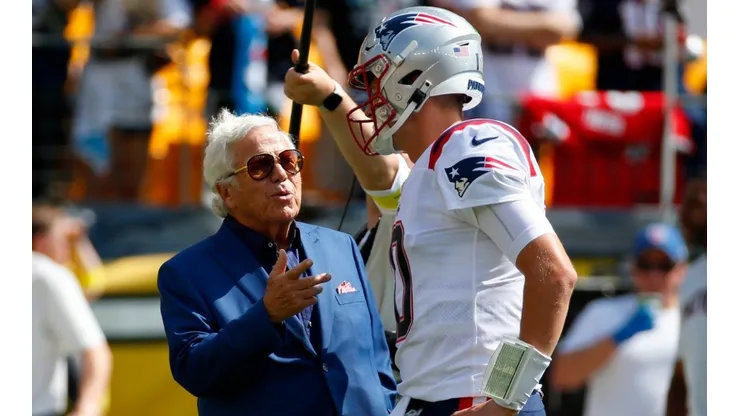 Patriots owner Robert Kraft (left) and Mac Jones.