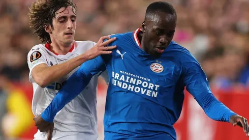 Bryan Gil of Sevilla and Jordan Teze of PSV