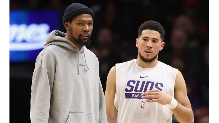 Kevin Durant (left) and Devin Booker.