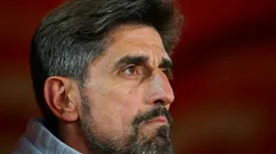 Veljko Paunovic coaches Chivas