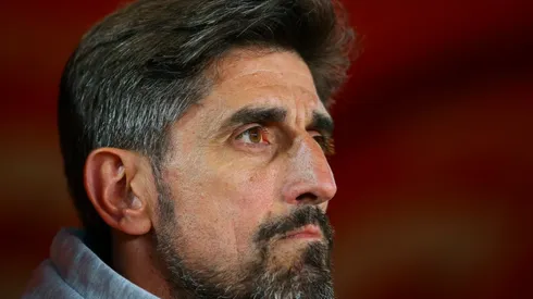 Veljko Paunovic coaches Chivas
