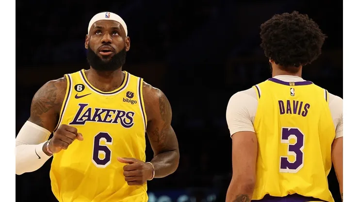 LeBron James (left) and Anthony Davis.