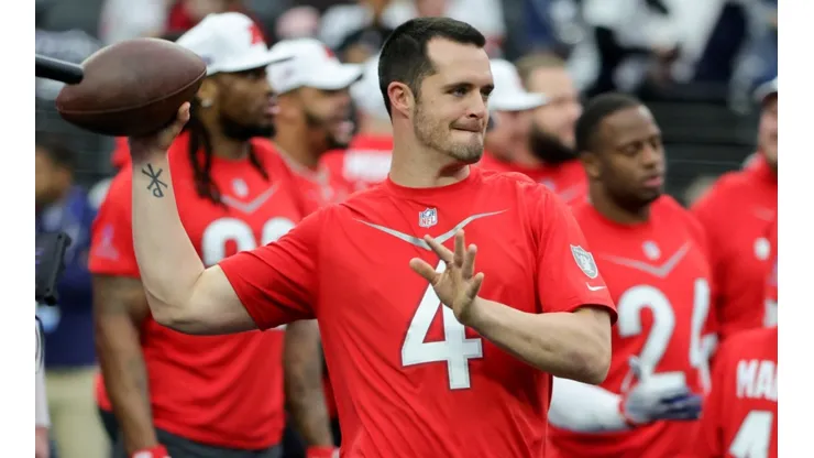 Derek Carr - Las Vegas Raiders - NFL Pro Bwol 2022