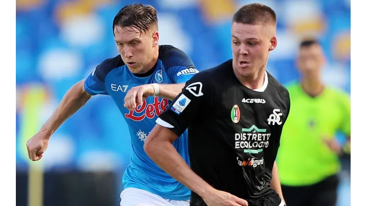 Piotr Zielinski of Napoli and Emil Holm of Spezia
