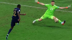 Randal Kolo Muani of France and Emiliano Martinez of Argentina