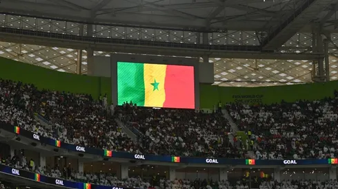 The LED board shows a Senegal flag