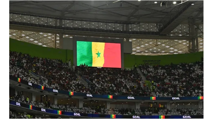 The LED board shows a Senegal flag