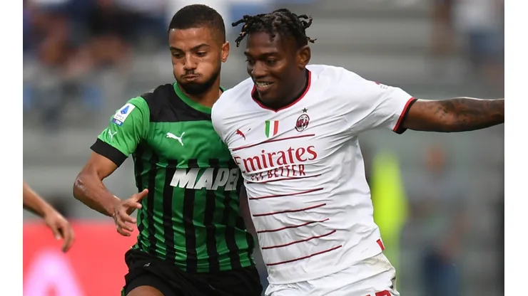 Jeremy Toljan of Sassuolo and Rafael Leao of Milan