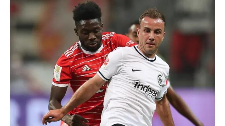 Mario Gotze of Eintracht Frankfurt and Alphonso Davies of Bayern