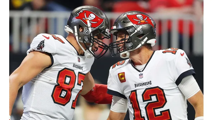Rob Gronkowski (left9), Tom Brady (right) - Tampa Bay Buccaneers - NFL 2022