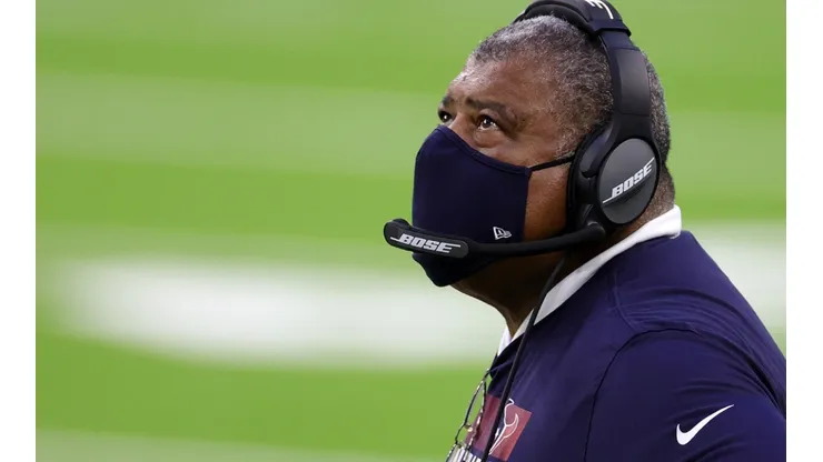 Romeo Crennel will be the coach of Team Makai