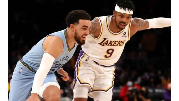 Tyus Jones of the Memphis Grizzlies and Kent Bazemore of the Los Angeles Lakers