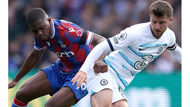 Cheick Doucoure of Crystal Palace and Mason Mount of Chelsea