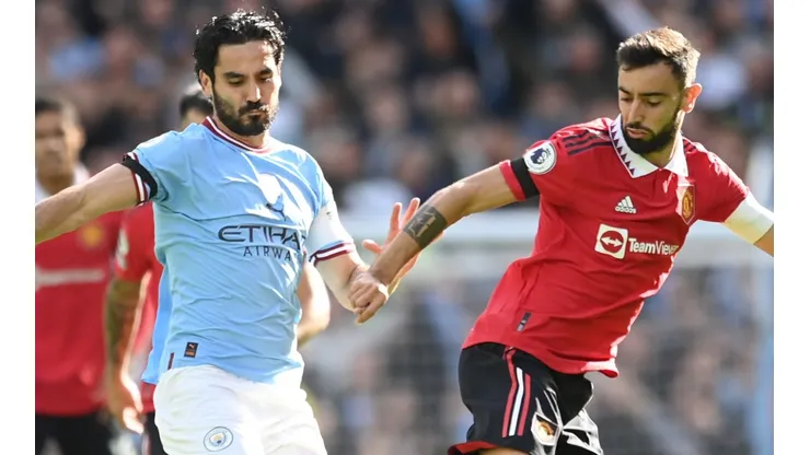 Ilkay Gundogan of Manchester City and Bruno Fernandes of Manchester United