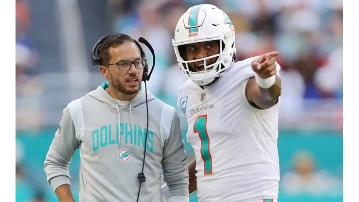 Head coach Mike McDaniel with quarterback Tua Tagovailoa of the Miami Dolphins