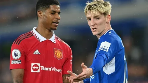 Marcus Rashford of Manchester United and Anthony Gordon of Everton