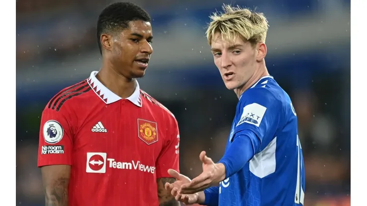 Marcus Rashford of Manchester United and Anthony Gordon of Everton