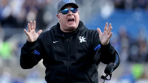 Mark Stoops of the Kentucky Wildcats