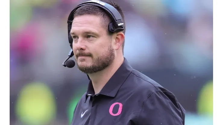 Oregon Ducks head coach Dan Lanning