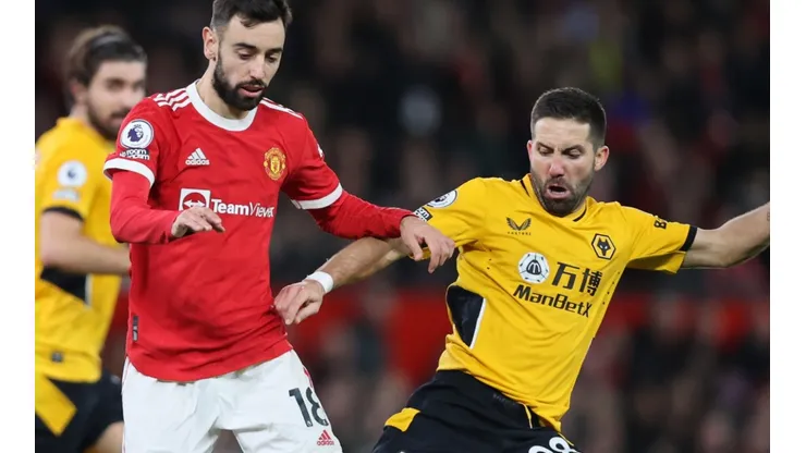 Bruno Fernandes of Manchester United and Joao Moutinho of Wolves