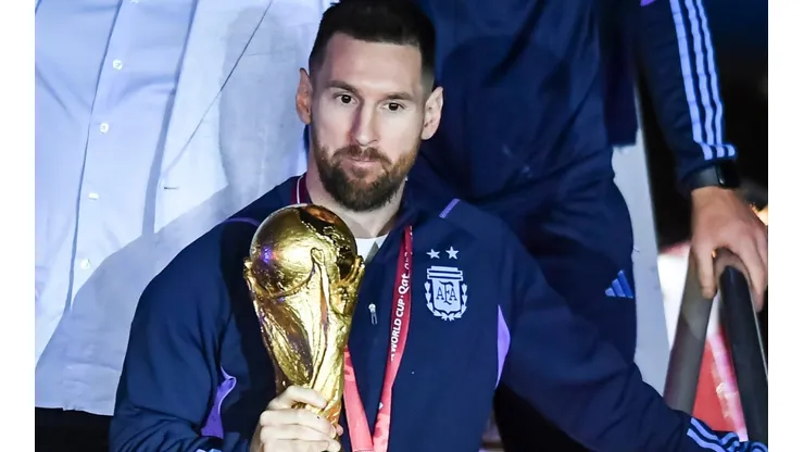 Lionel Messi with the World Cup trophy in Argentina
