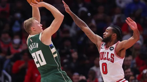 AJ Green of the Milwaukee Bucks shoots over Coby White of the Chicago Bulls