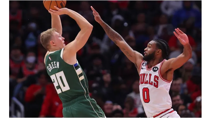 AJ Green of the Milwaukee Bucks shoots over Coby White of the Chicago Bulls
