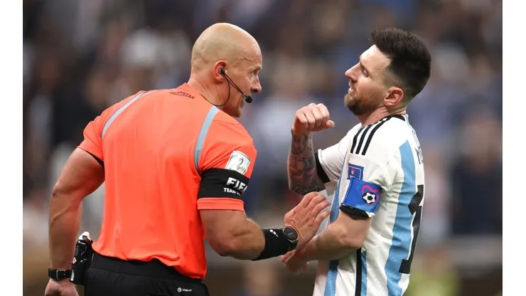 Szymon Marciniak speaks to Lionel Messi during the Argentina vs. France Qatar 2022 Final